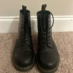 1460 8 Eye Leather Boots in Black